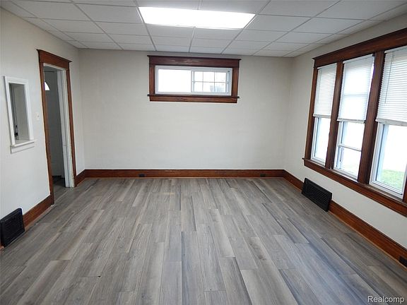 5th image of 1218 Stanton St