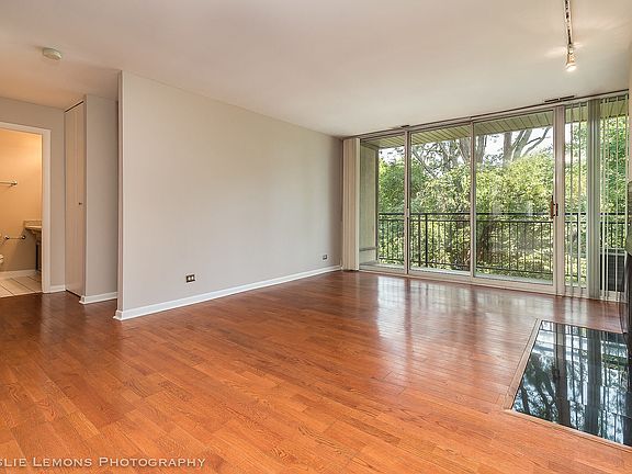 4th image of 5800 Oakwood Dr Unit 2H