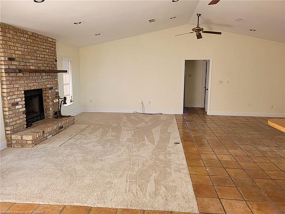 5th image of 114 Lakefront Ct NE