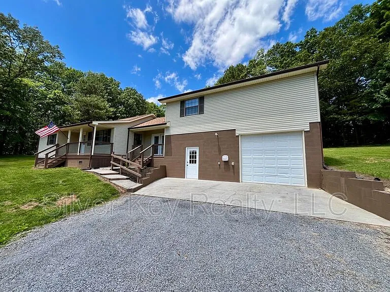 1719 Reed Rd — Photo 3