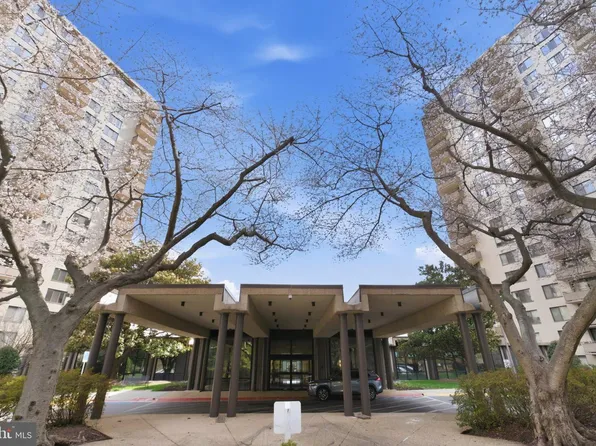 5225 Pooks Hill Rd APT 1323S, Bethesda, MD 20814