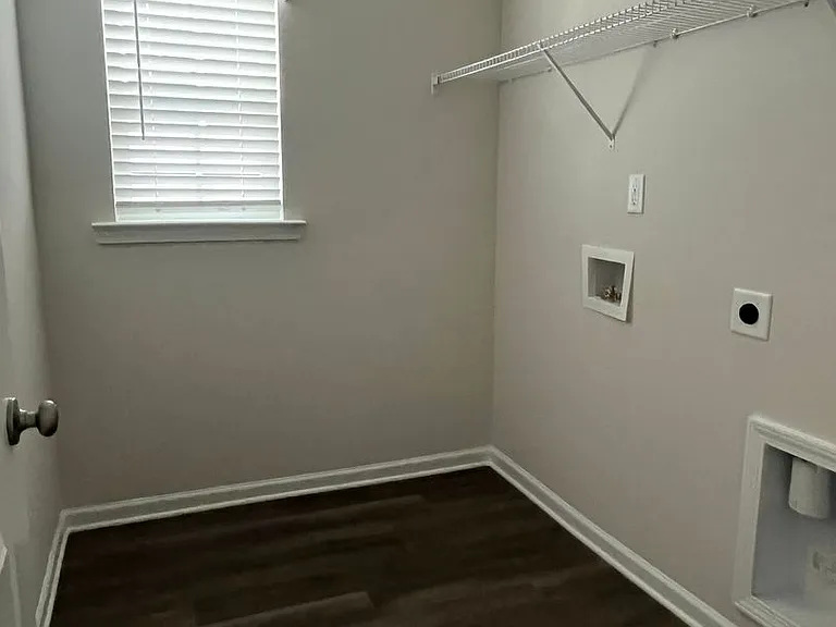 315 S Lake Ct — Photo 6