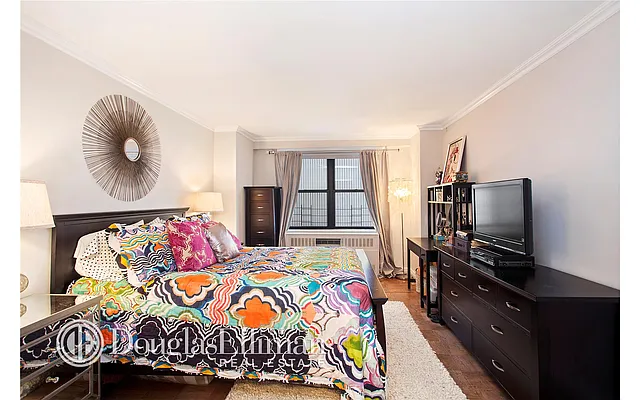 Sold by Douglas Elliman | media 8
