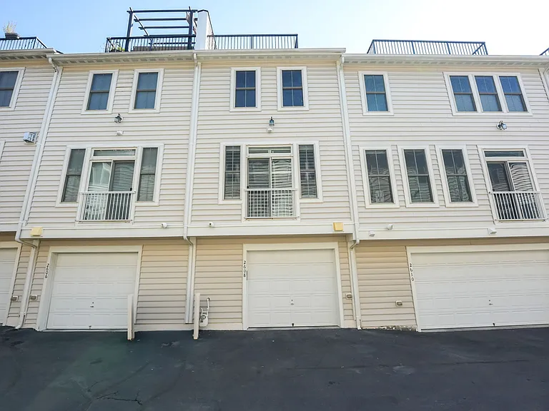 2608 S Kenmore Ct — Photo 38
