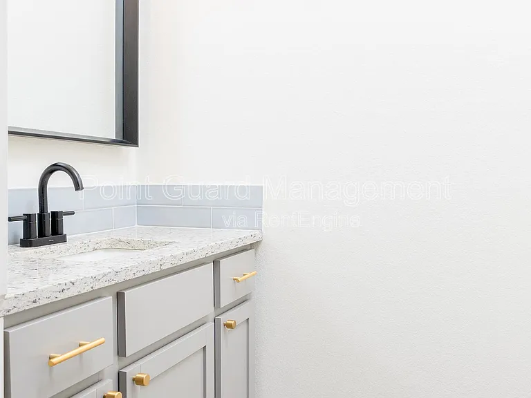 2885 N Oliver St — Photo 48