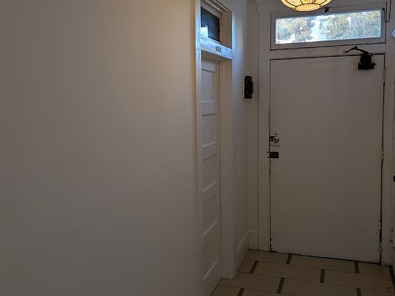 5th image of 2802 Main St #2