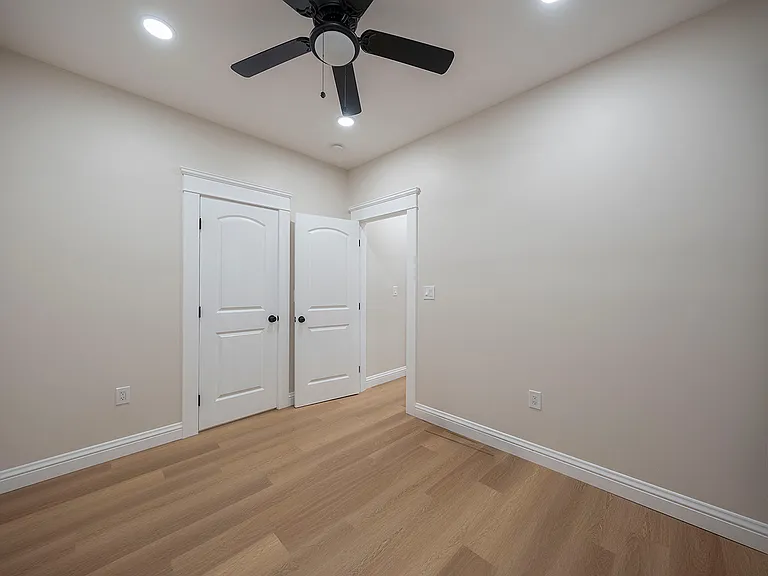 1820 E 2nd St #11 — Photo 10