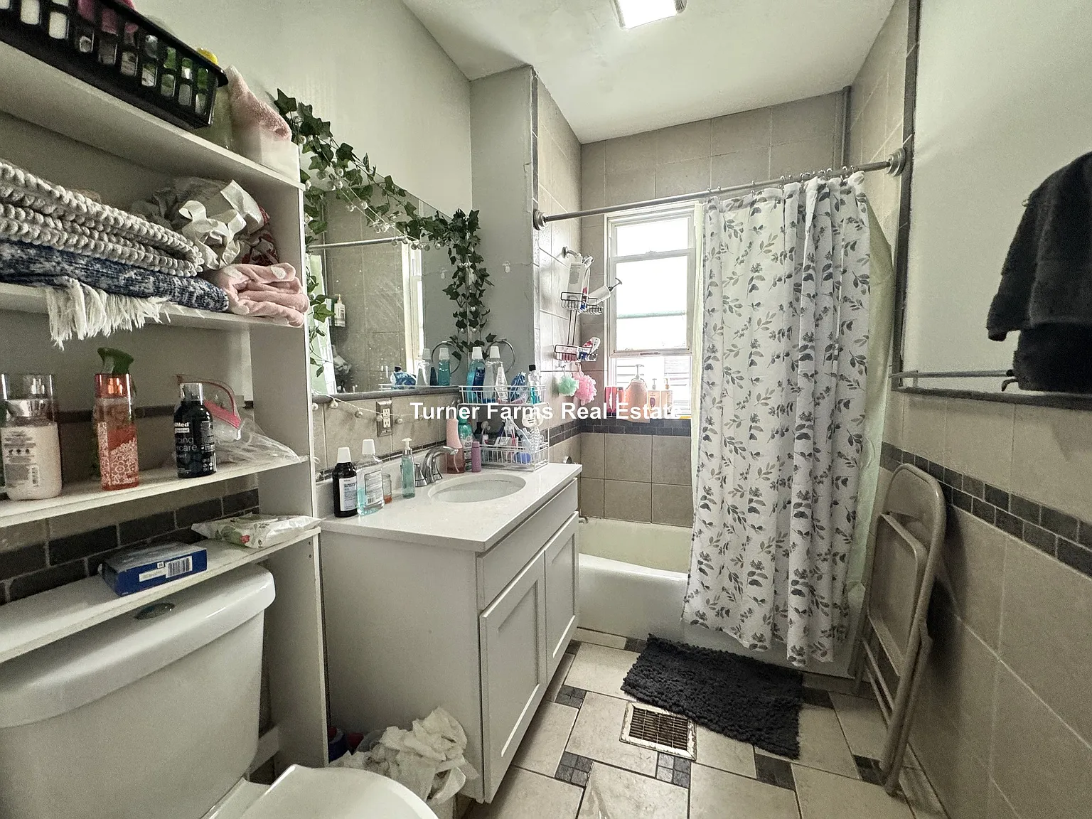 4 bed, 1.5 bath, 9999 sqft, $3,500 — Photo 3