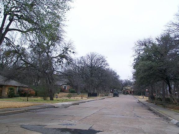 5th image of 1601 Cripple Creek Dr