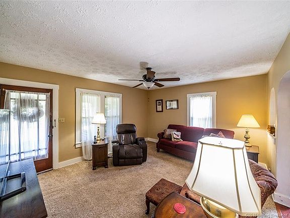3rd image of 9840 Farmers Ln NE