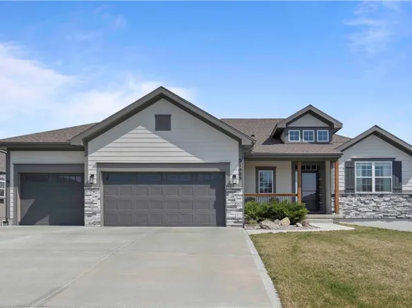 21009 Emerald St, Spring Hill, KS 66083