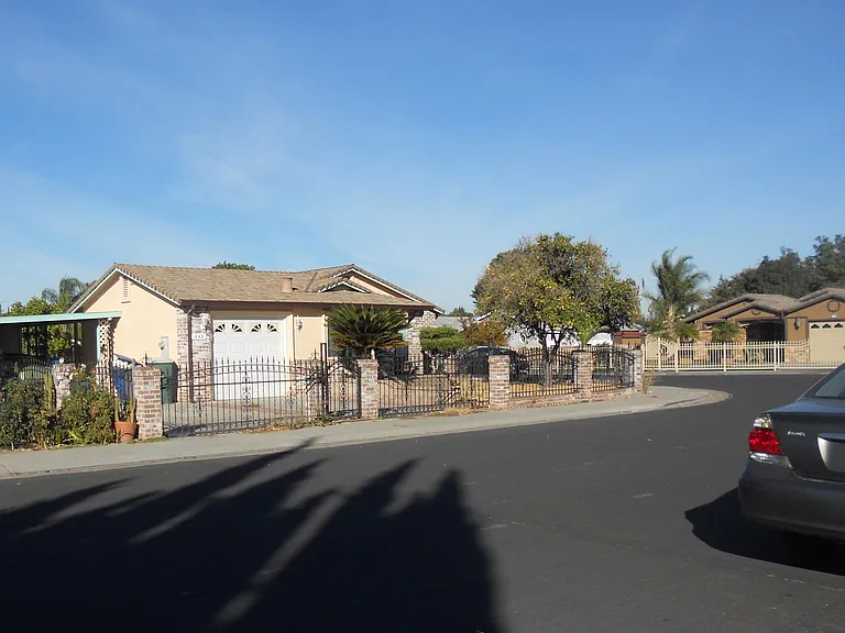 449 Aztec Ln — Photo 3