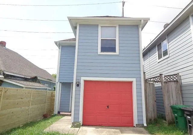 3 bed, 1.5 bath, 1353 sqft, $2,200 — Photo 2
