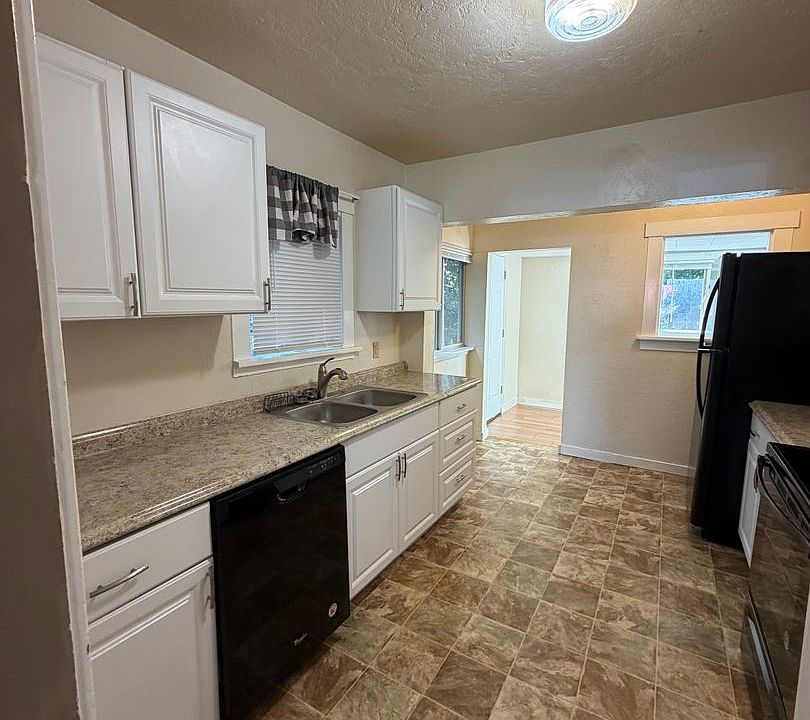 1st image of 2130 Vine Ave