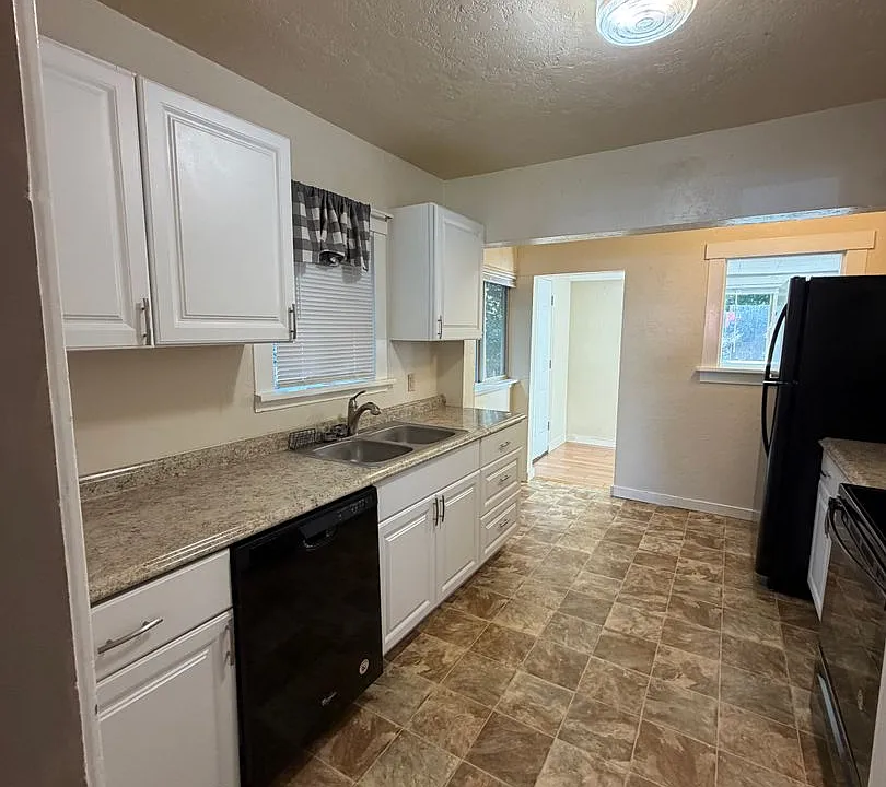 2130 Vine Ave