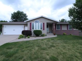 950 Emerald St, Marion, IA 52302