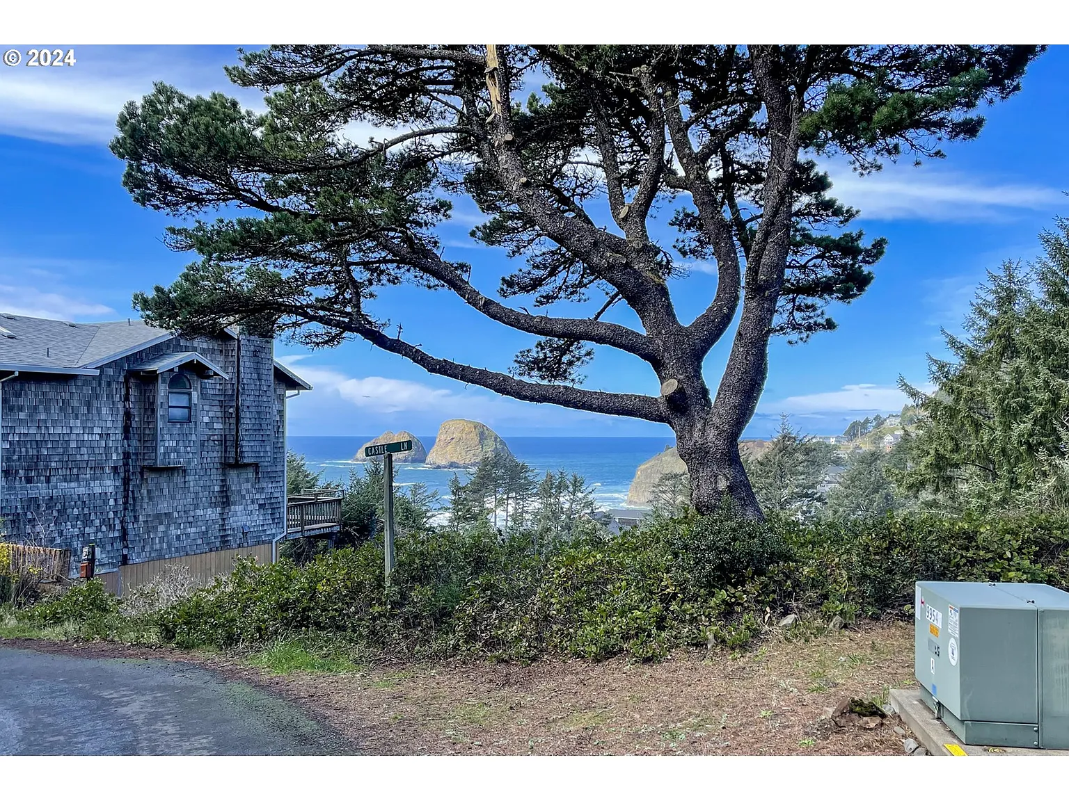 Castle Dr #16700 photo 1