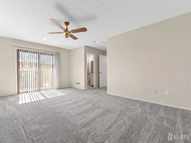 496 Westgate Dr — Photo 30