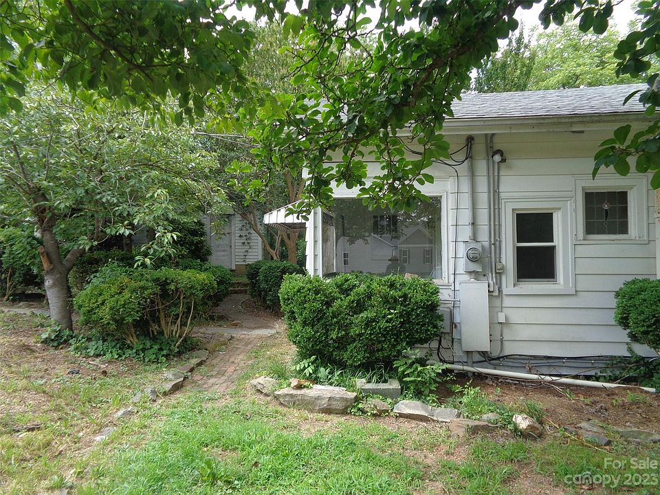 2nd image of 1607 Saunders Ln