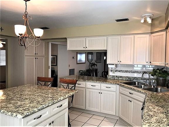 4th image of 4902 Willowbrook Cir
