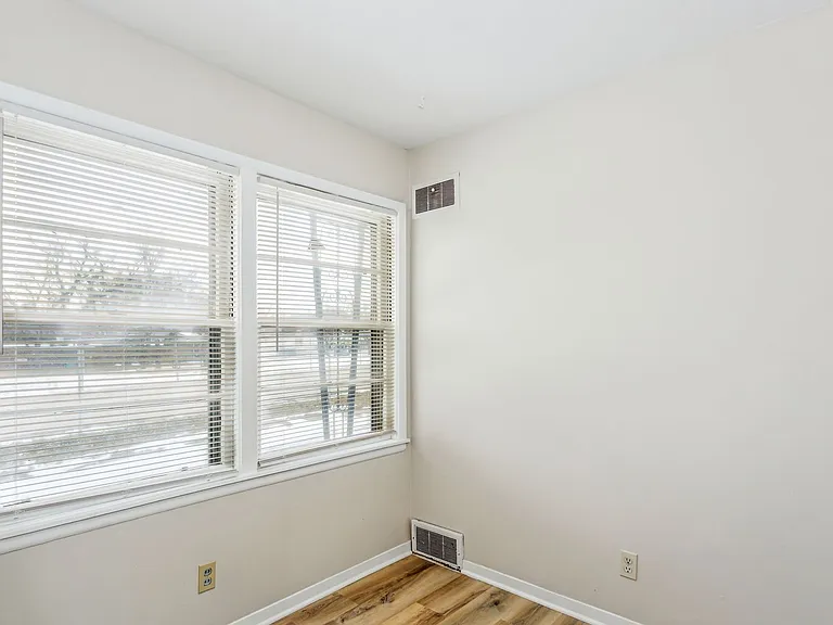 1733 N Holyoke Ave — Photo 2
