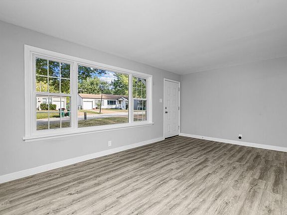 3rd image of 1122 Roxton Dr