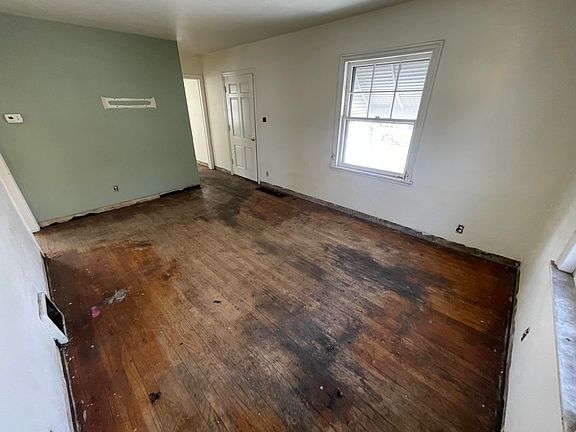 5th image of 7339 Jefferson Ave