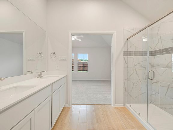 5th image of 3301 Kingdom Dr