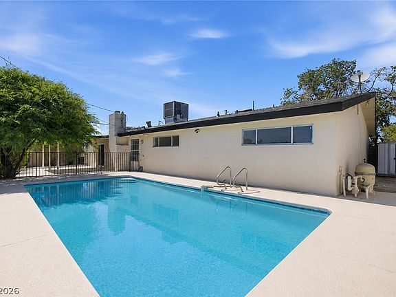 3rd image of 1300 Canosa Ave