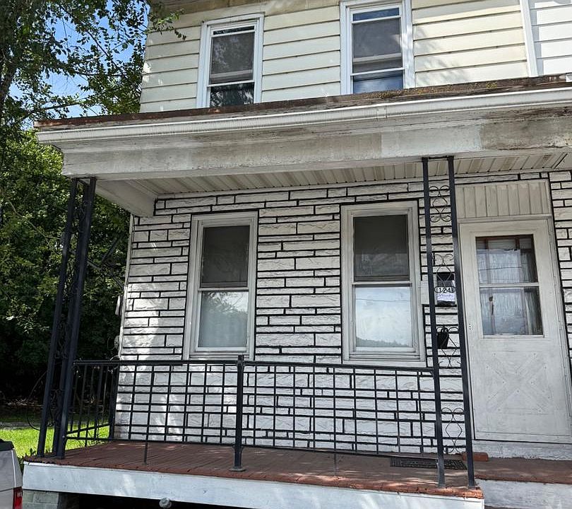 1st image of 124 Valley St
