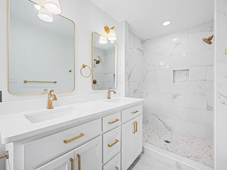 2421 Westwood Dr — Photo 13