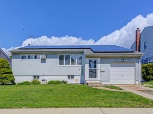 48 Heatherfield Rd, Valley Stream, NY 11581