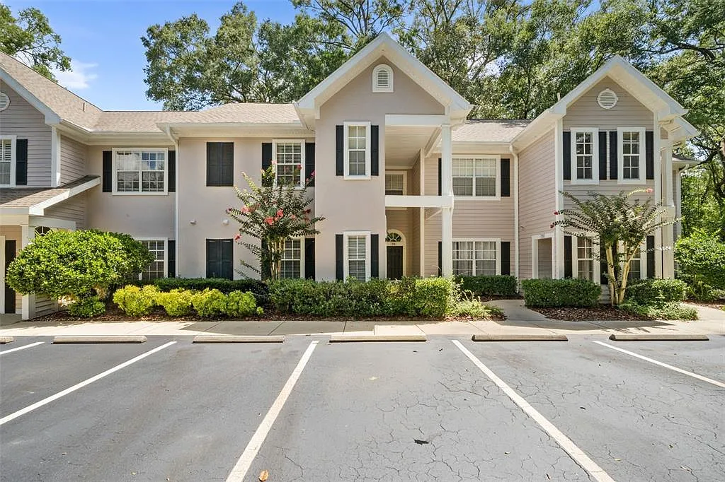 3 bed, 2.0 bath, 1454 sqft, $2,200 — Photo 2