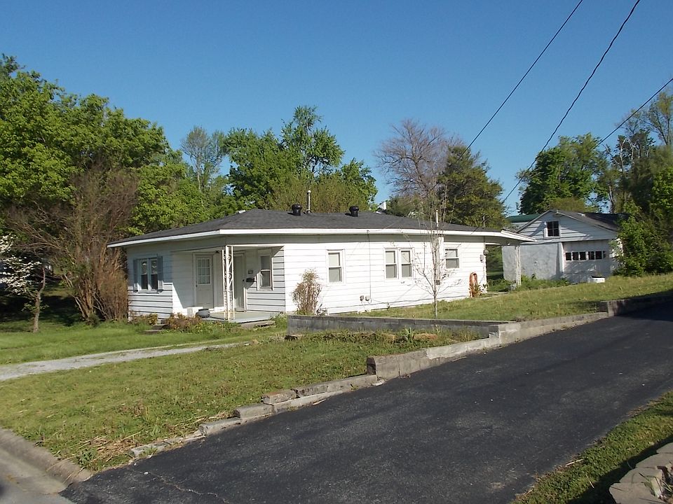 1st image of 104 E Trowbridge St