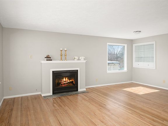 3rd image of 620 S Lundstrom St
