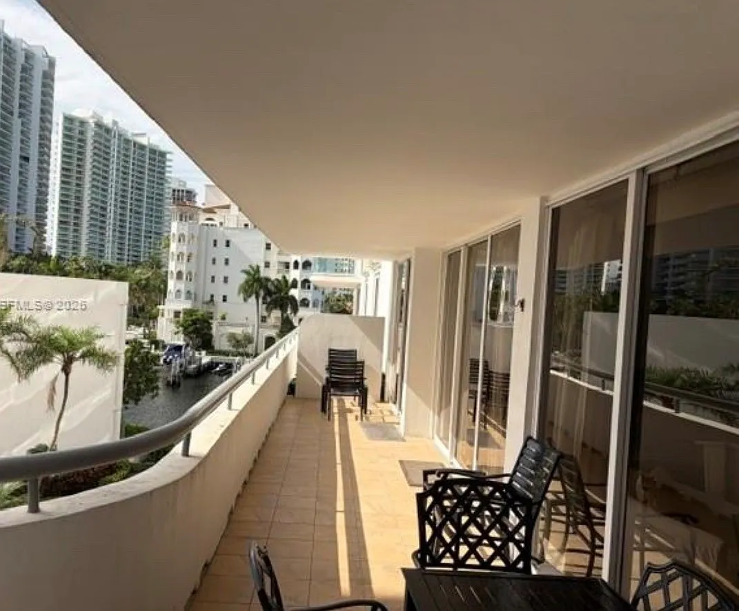 Turnberry Way, Aventura — Photo 4