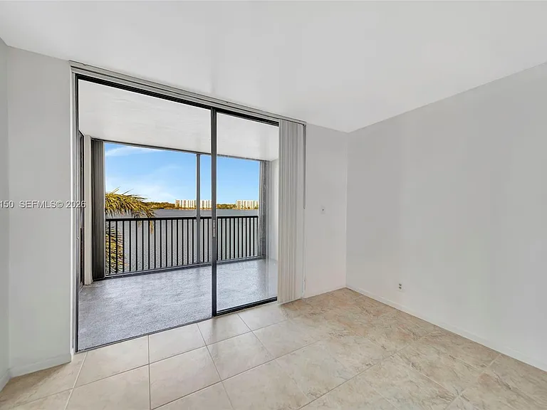 117 Lake Emerald Dr #408 — Photo 15