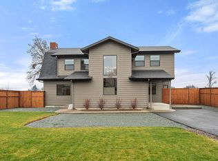 1030 SW River Mist Ln, Grants Pass, OR 97527