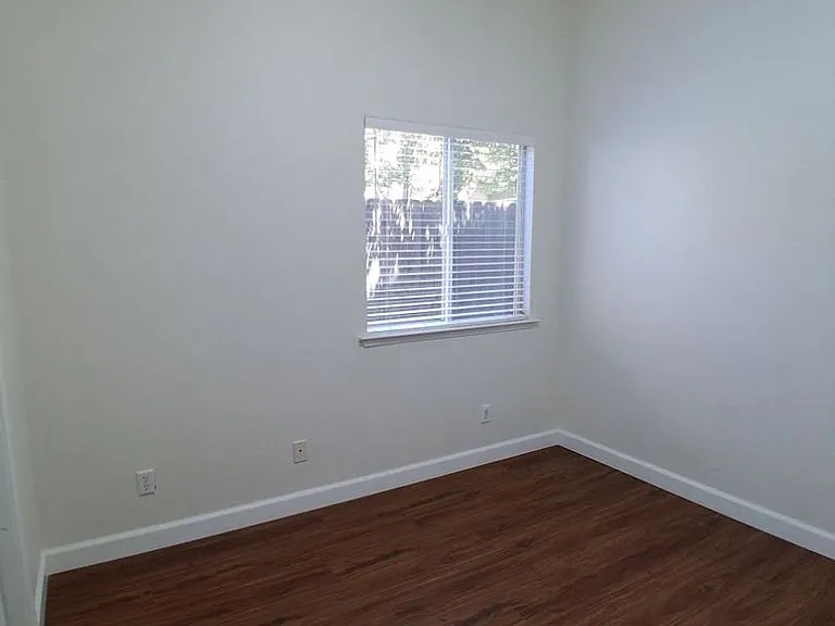 10374 N Sierra Vista Ave — Photo 13