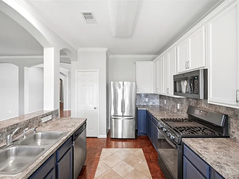 1707 N Highlands Xing — Photo 22