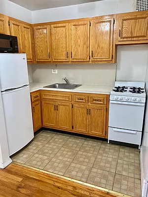 Rented by Guy Goldman, LREB | media 10