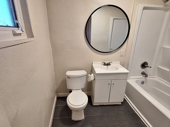 5th image of 1220 Sacramento Ave #4