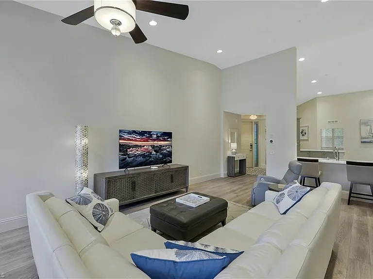 831 Sailaway Ln #203 — Photo 3