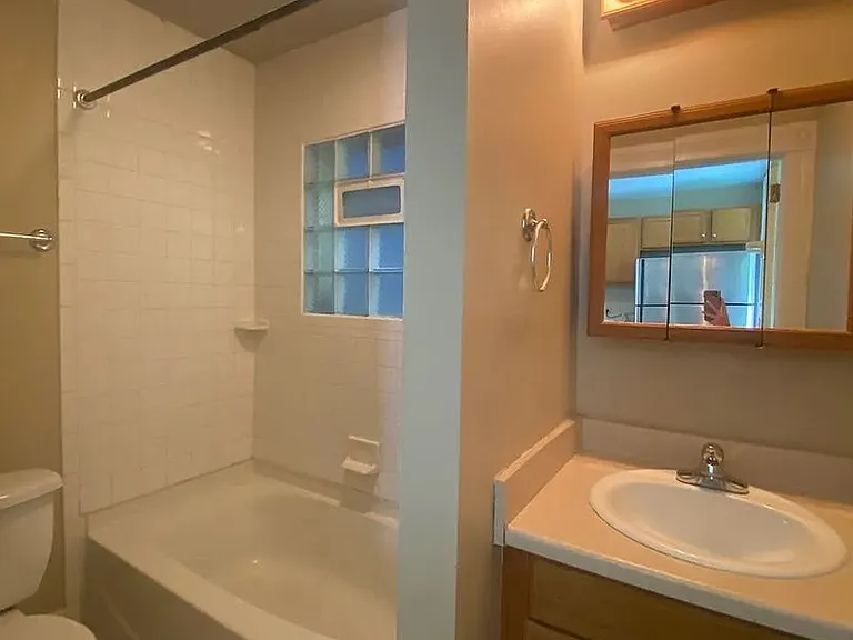 1720 N Astor St — Photo 6