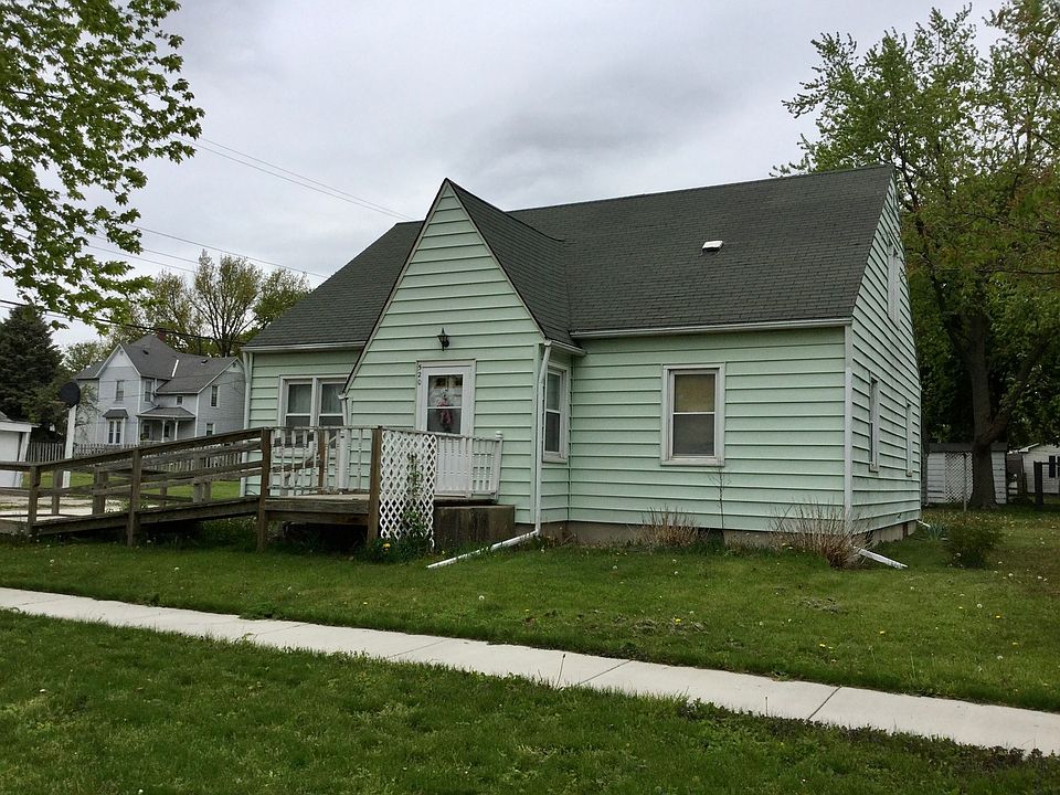 1st image of 520 E 9th St