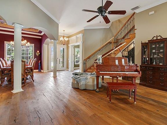 4th image of 675 Shadowmoss Cir