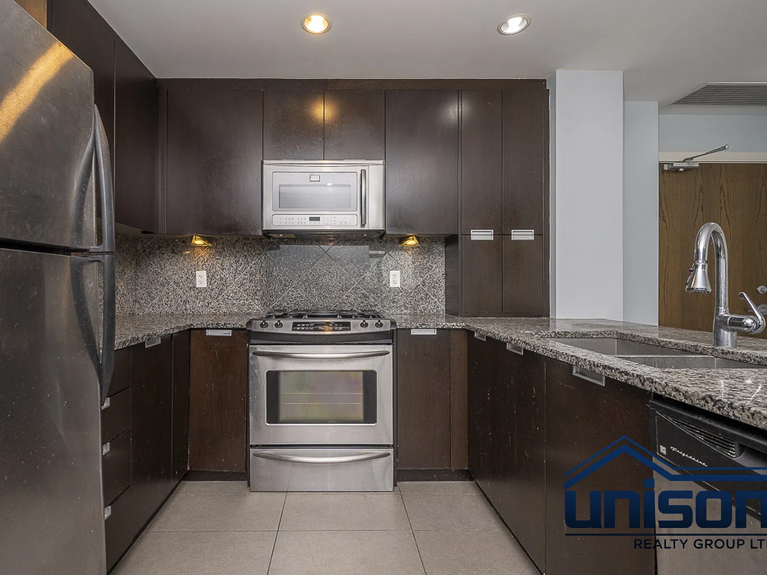 3 bed, 1155 sqft, $2,800 — Photo 3