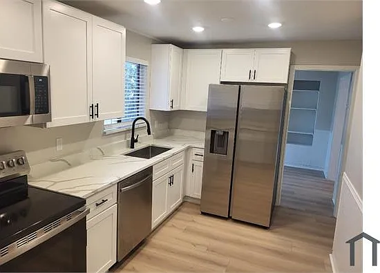 3 bed, $2,190 — Photo 2