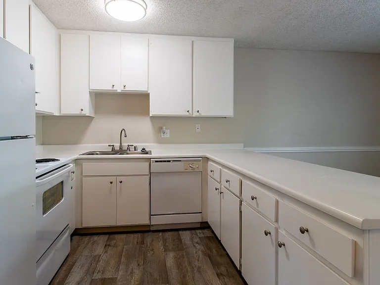 Near Everything, All Amenities! 1616 Q Street, Camellia Court Apartments — Photo 11