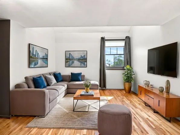 51 Pettee St APT 47, Newton, MA 02464